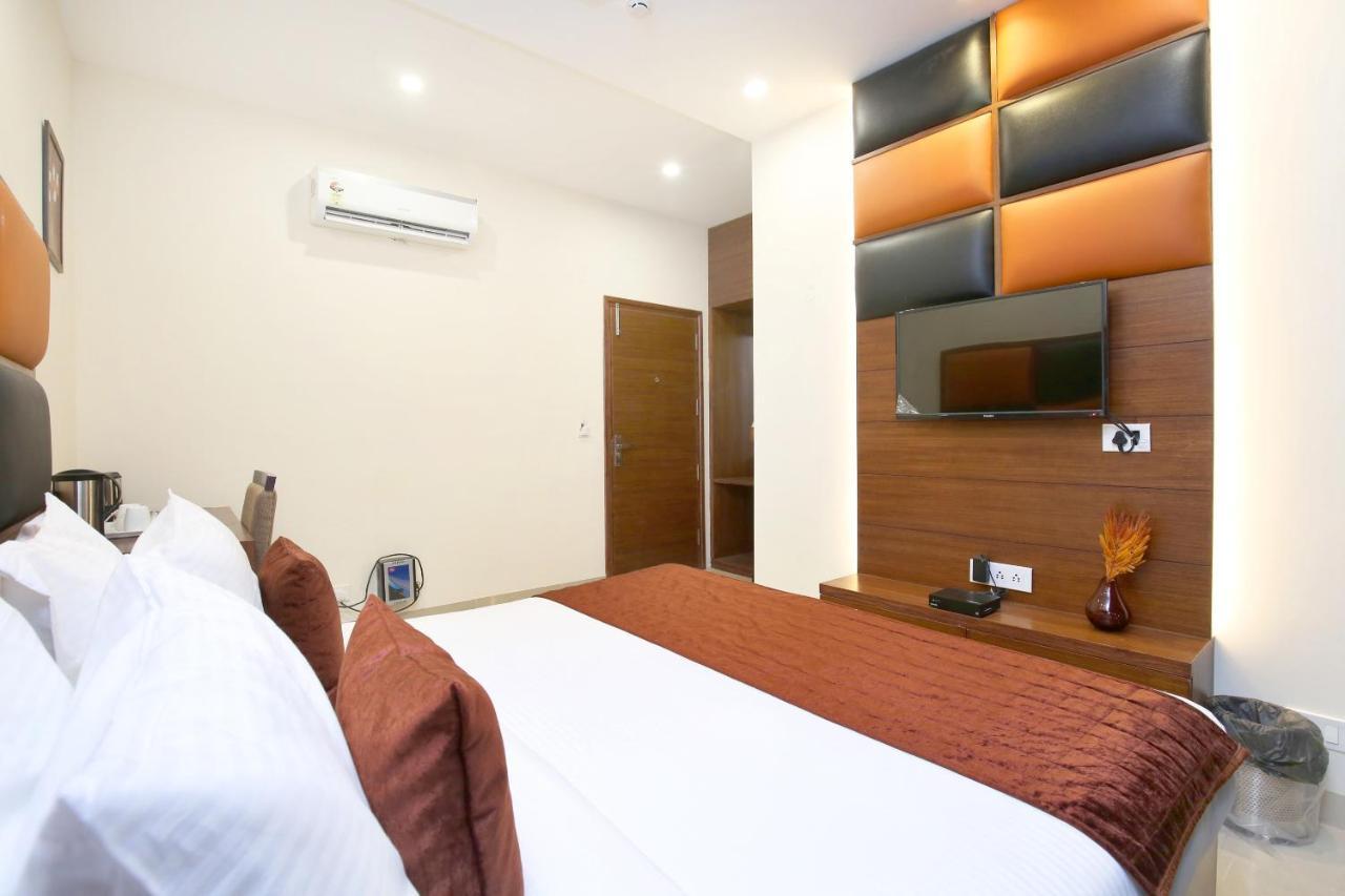 Capital O 14225 Bahl Regency Zirakpur Exterior foto
