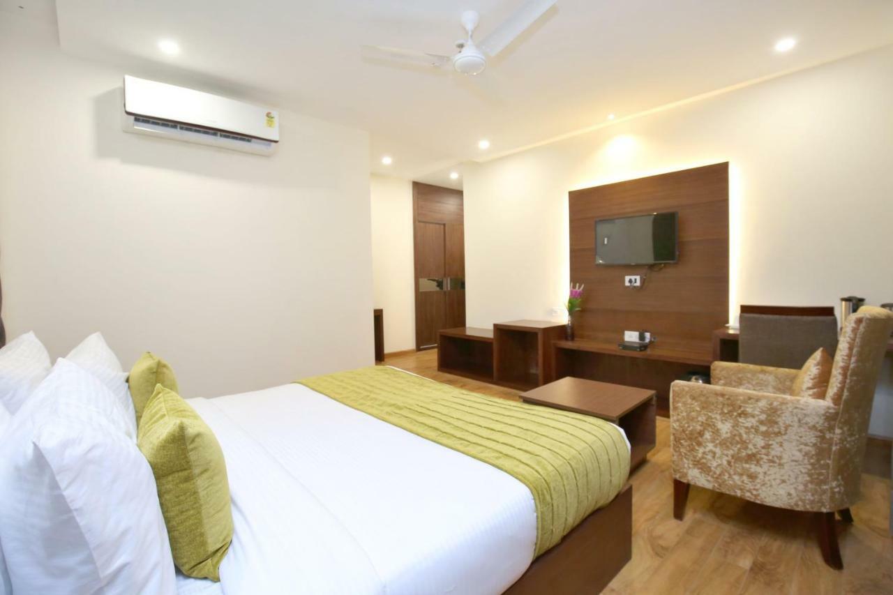 Capital O 14225 Bahl Regency Zirakpur Exterior foto