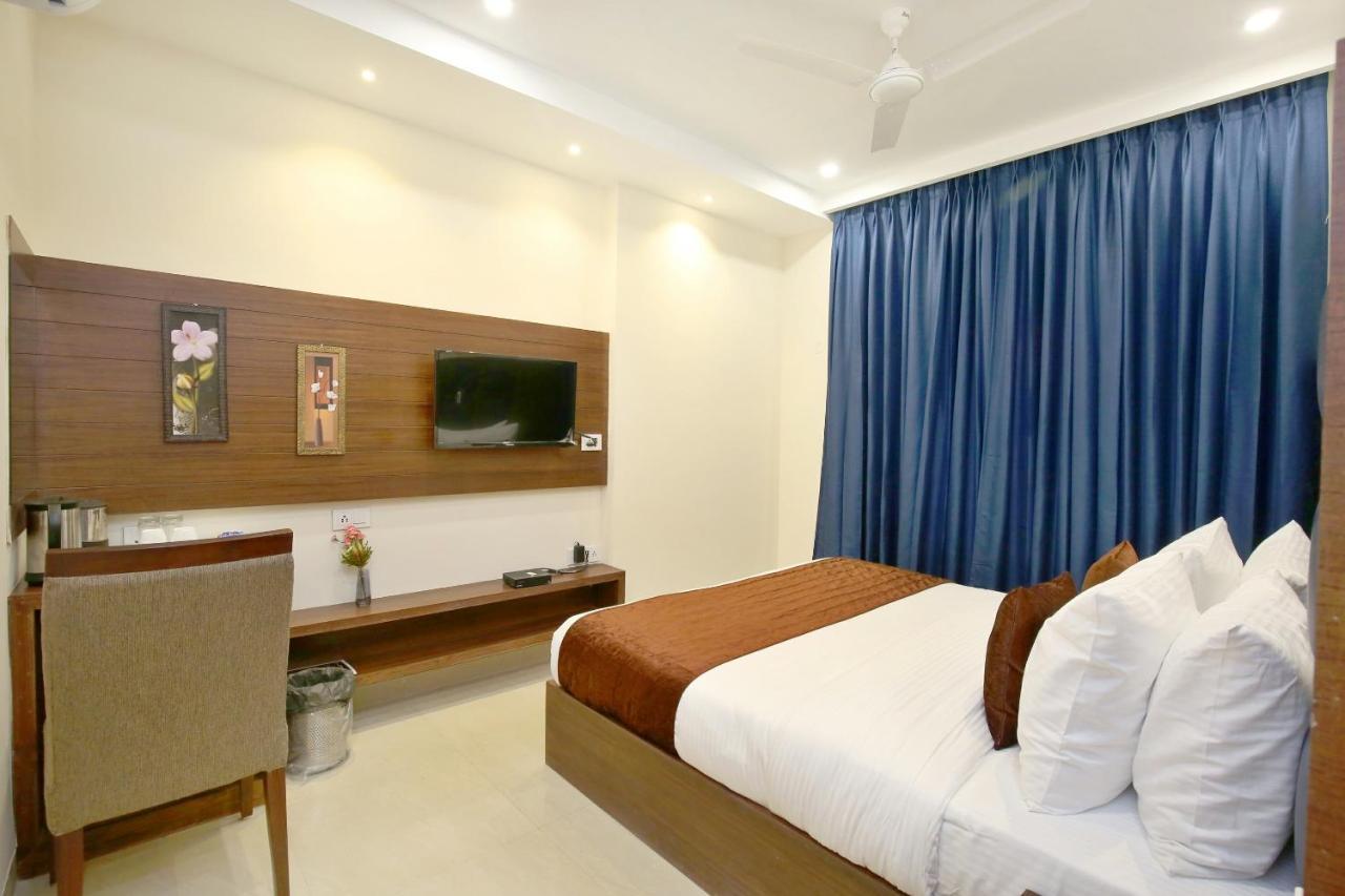 Capital O 14225 Bahl Regency Zirakpur Exterior foto
